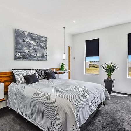 Conroe Executive Townhouse - Modern & Stylish Apartment Mount Gambier Bagian luar foto