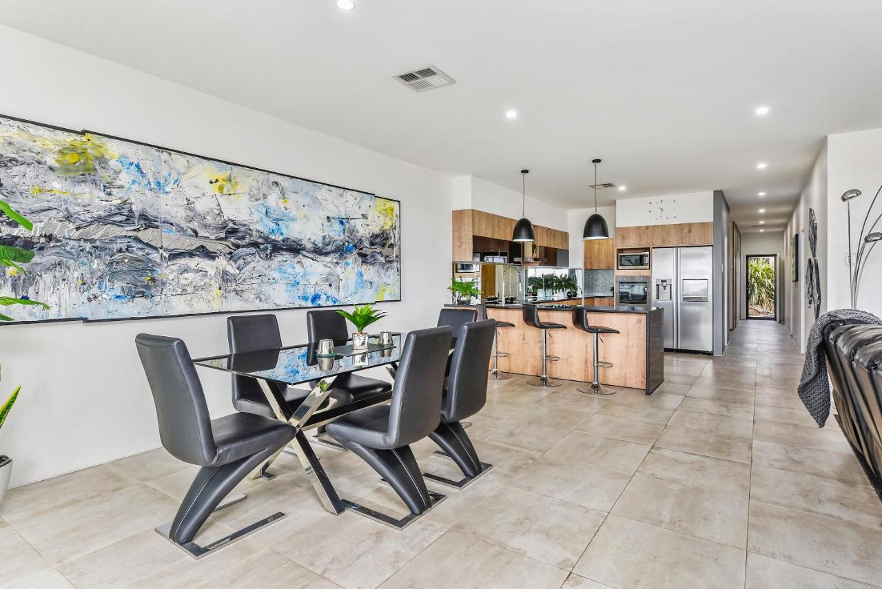 Conroe Executive Townhouse - Modern & Stylish Apartment Mount Gambier Bagian luar foto